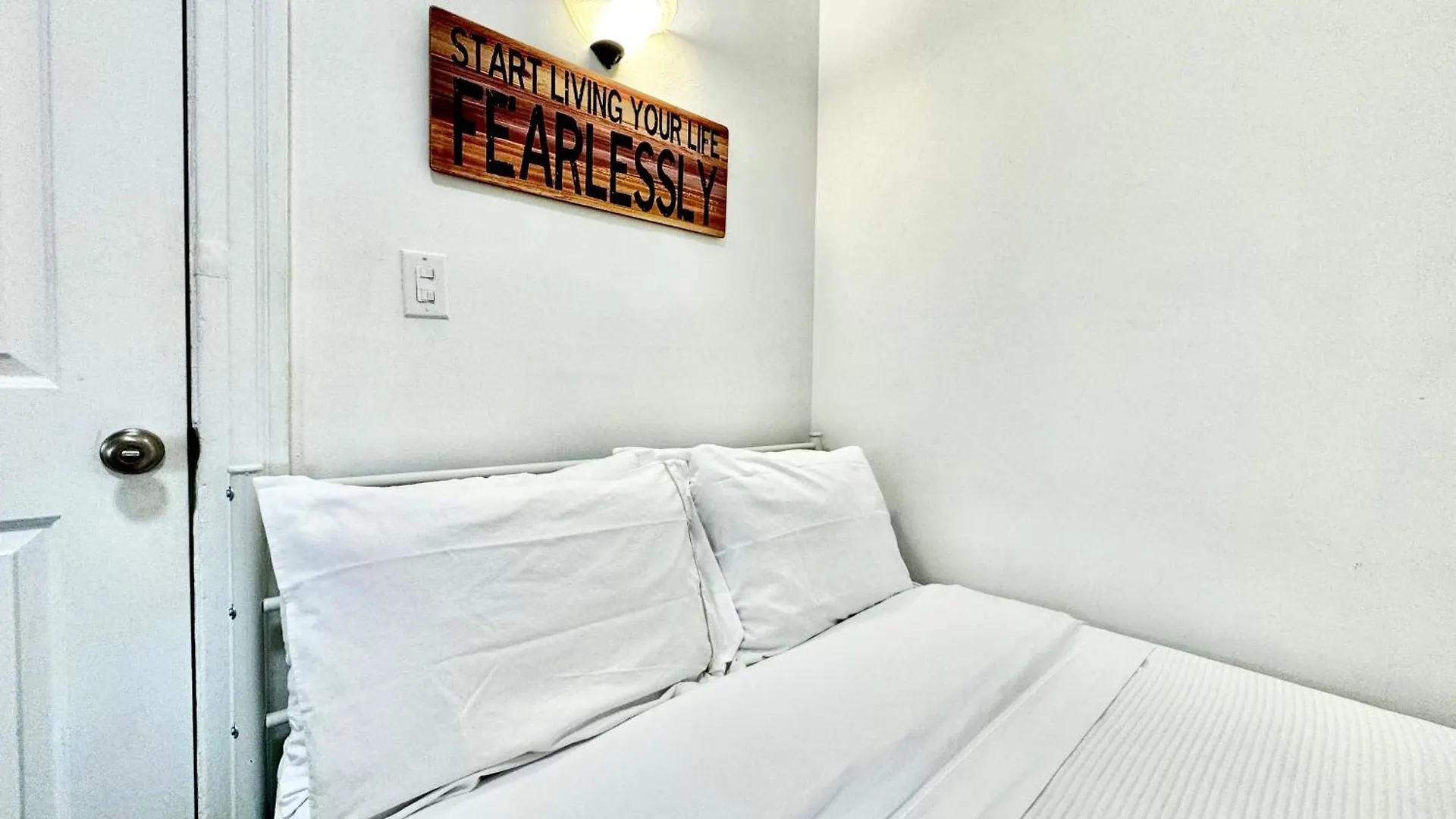 Holiday home Seattle Home With 2 Bedrooms A King Bed Queen Bed And An Extra Sofa Bed Located 10 Minutes From Seatac Airport And 20 Minutes From Downtown