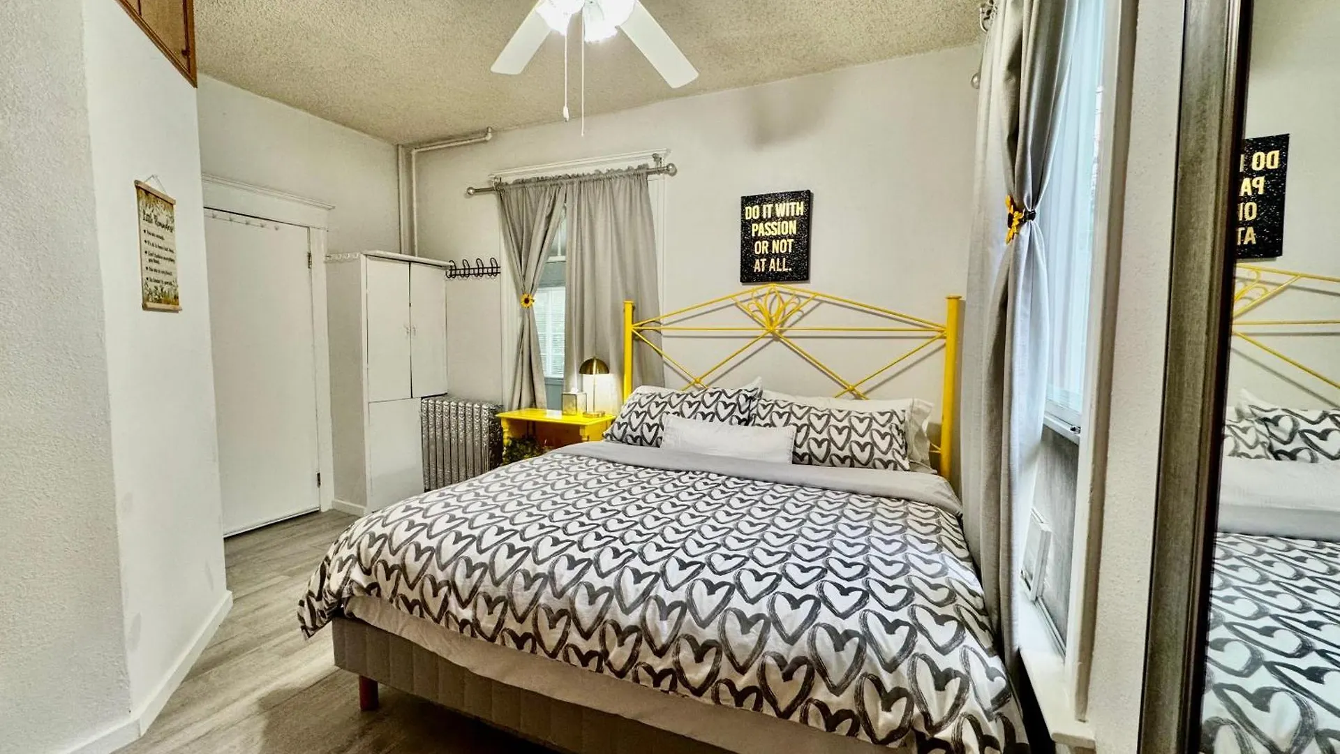 Seattle Home With 2 Bedrooms A King Bed Queen Bed And An Extra Sofa Bed Located 10 Minutes From Seatac Airport And 20 Minutes From Downtown 0*,